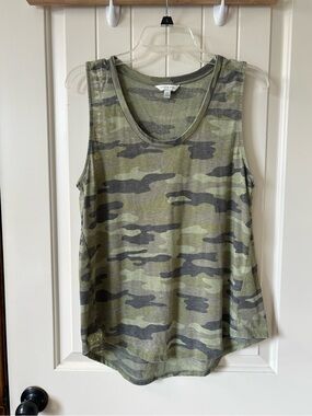 Like new!! Lucky Brand Olive Camo Scoop Neck Tank